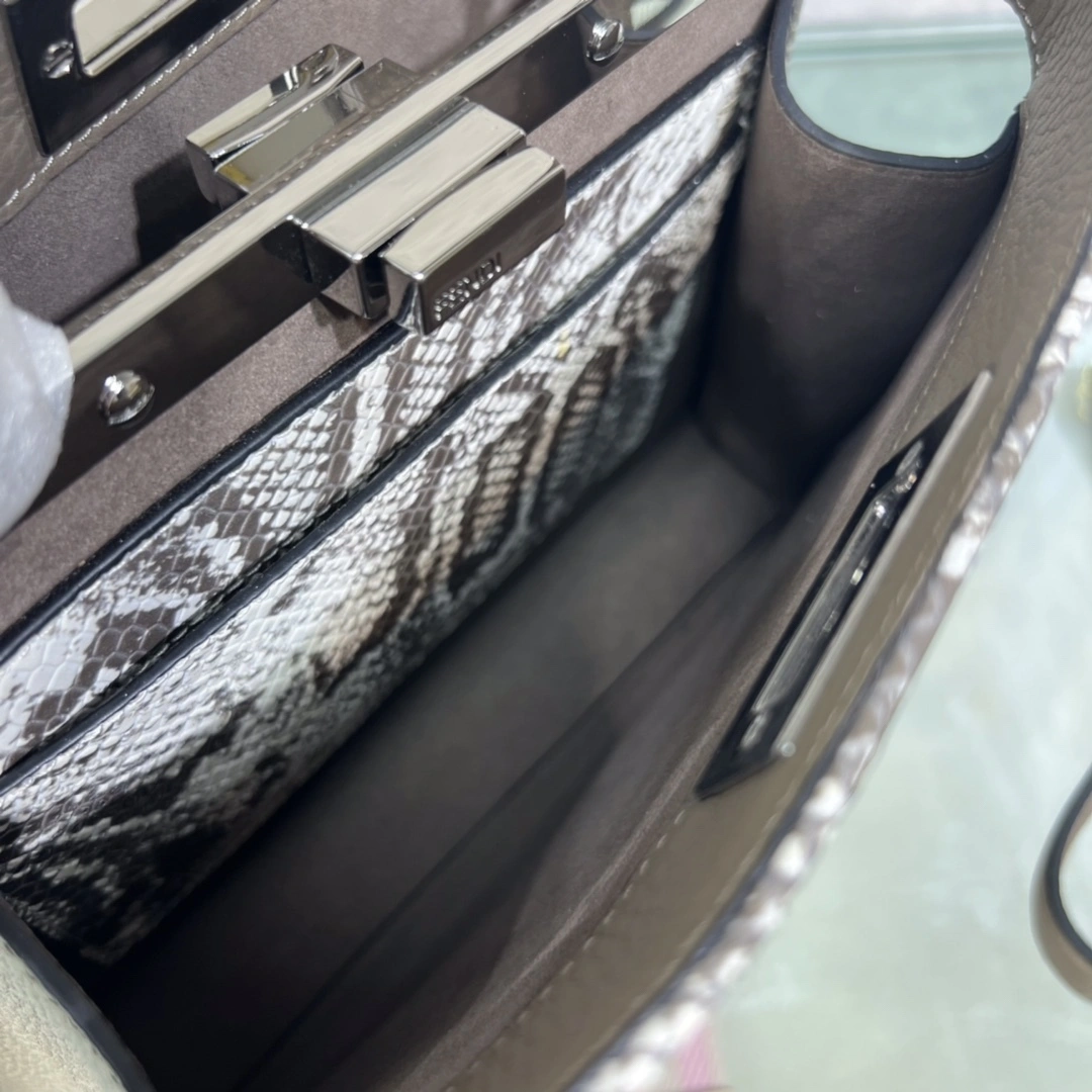 MOMO--- 8BN327AHJ7F1F1X Iconic Peekaboo Cuoio Romano item:C-B063K2325R
