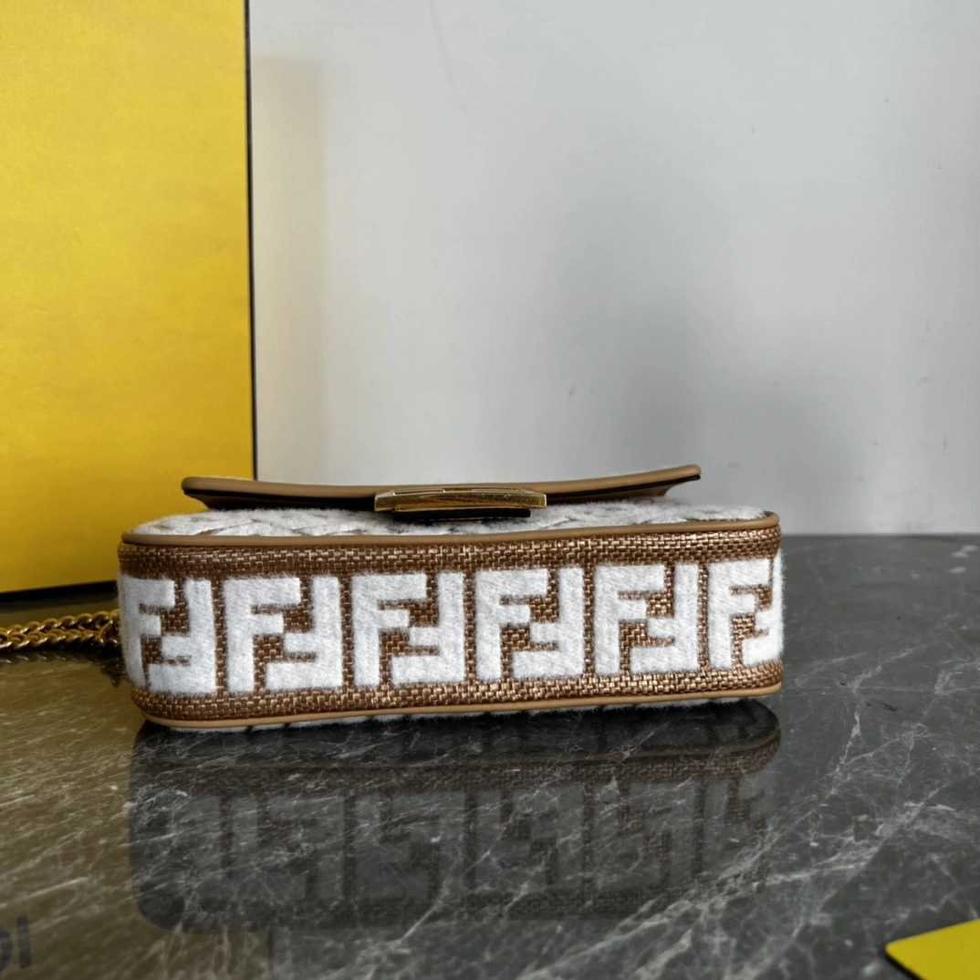 MOMO--- 8BR793-AQ10-F1MB8 Baguette item:C-B063K2223R