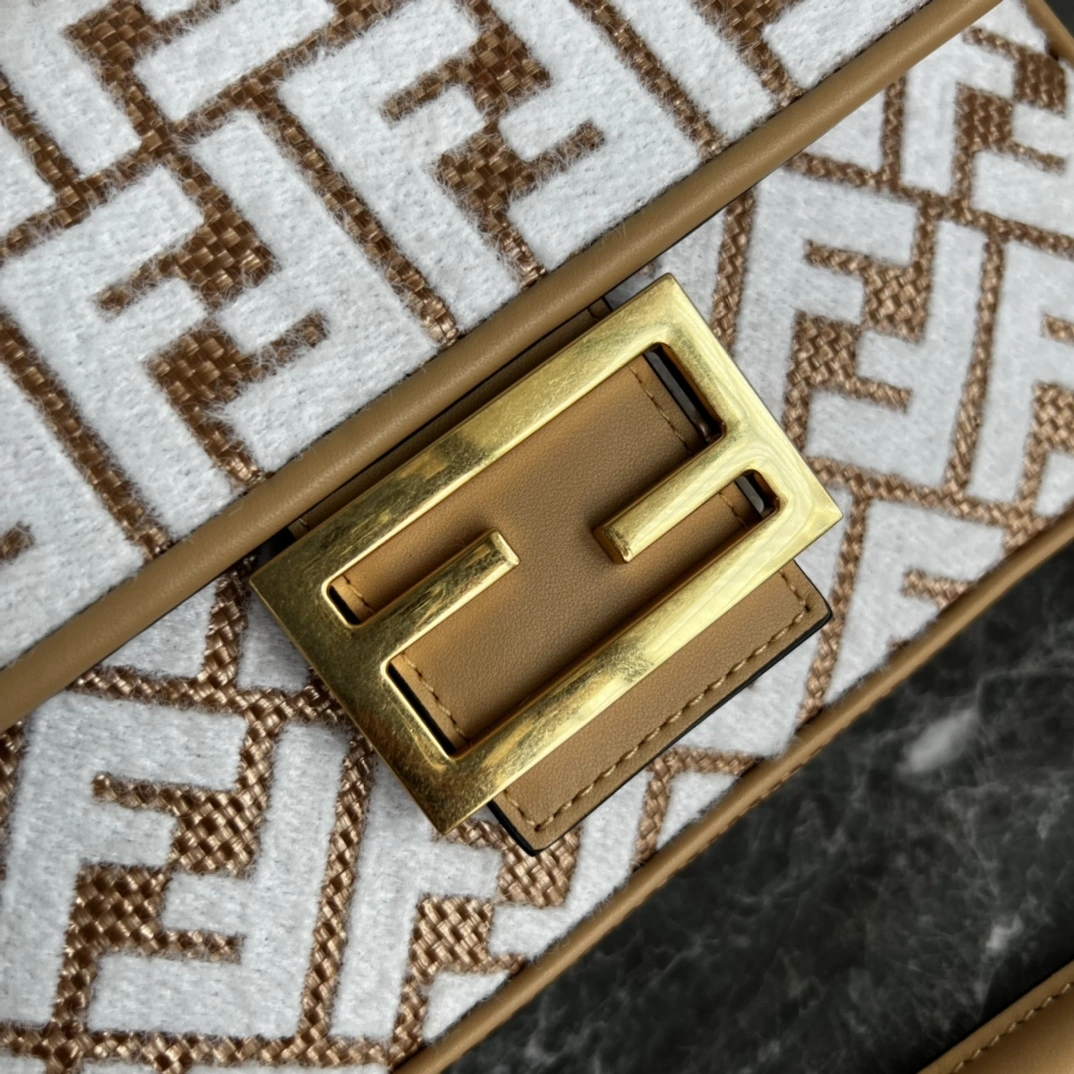 MOMO--- 8BR793-AQ10-F1MB8 Baguette item:C-B063K2223R