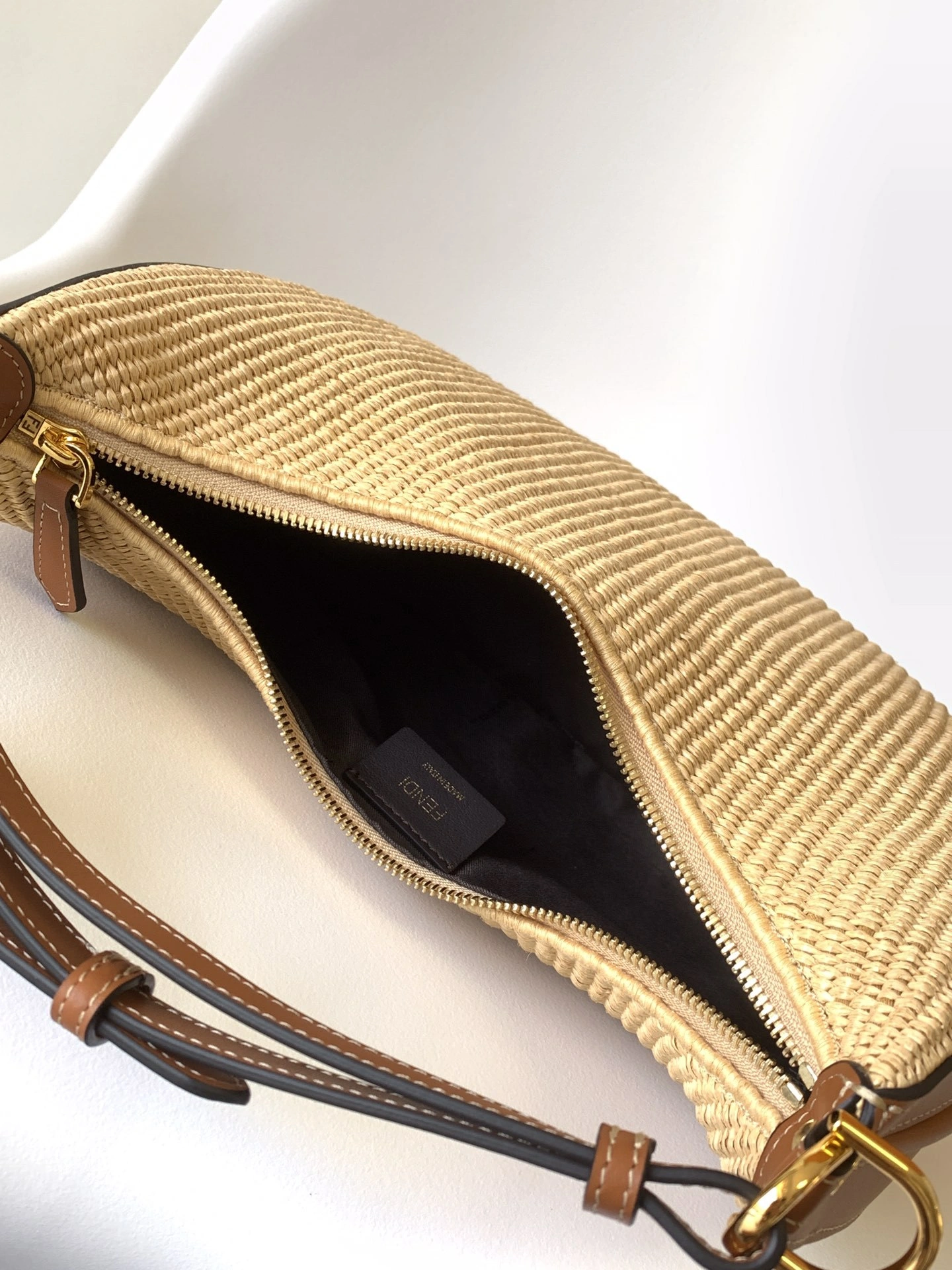 &MOMO--- 8BR798-ANWB-F1L27 graphy item:C-B063K2301R