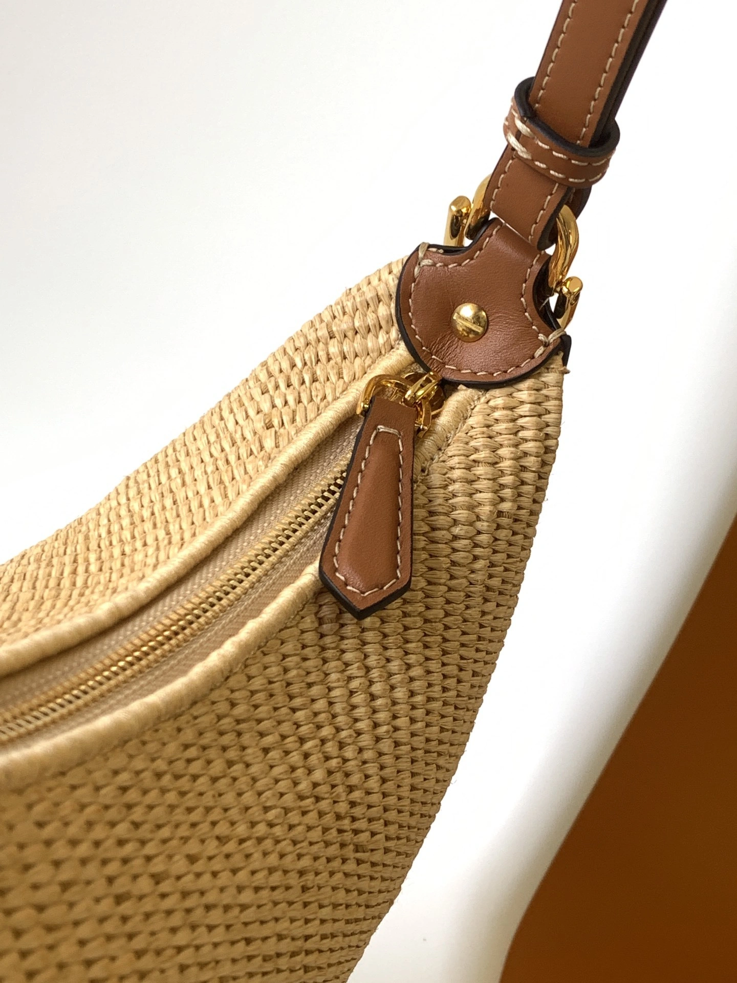 &MOMO--- 8BR798-ANWB-F1L27 graphy item:C-B063K2301R