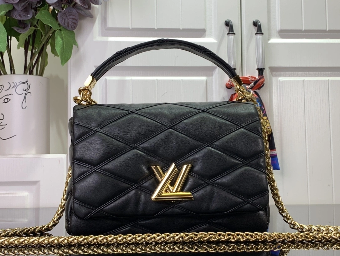 MOMO--- 8V M22891 sheepskin item:D-B174E1703