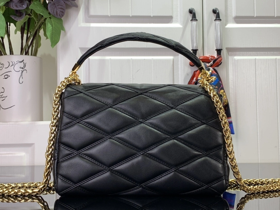 MOMO--- 8V M22891 sheepskin item:D-B174E1703