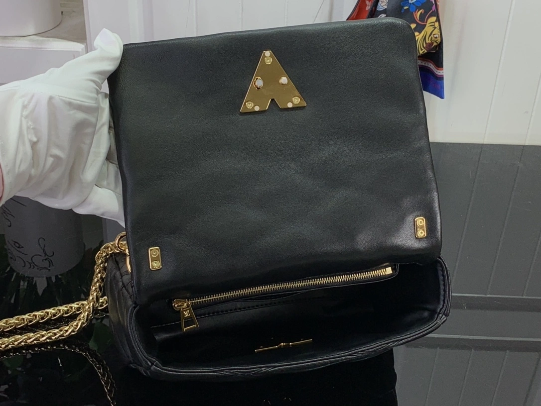MOMO--- 8V M22891 sheepskin item:D-B174E1703