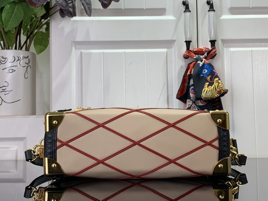MOMO--- 8V M24403 SIDE TRUNK sheepskin item:D-B174E1726