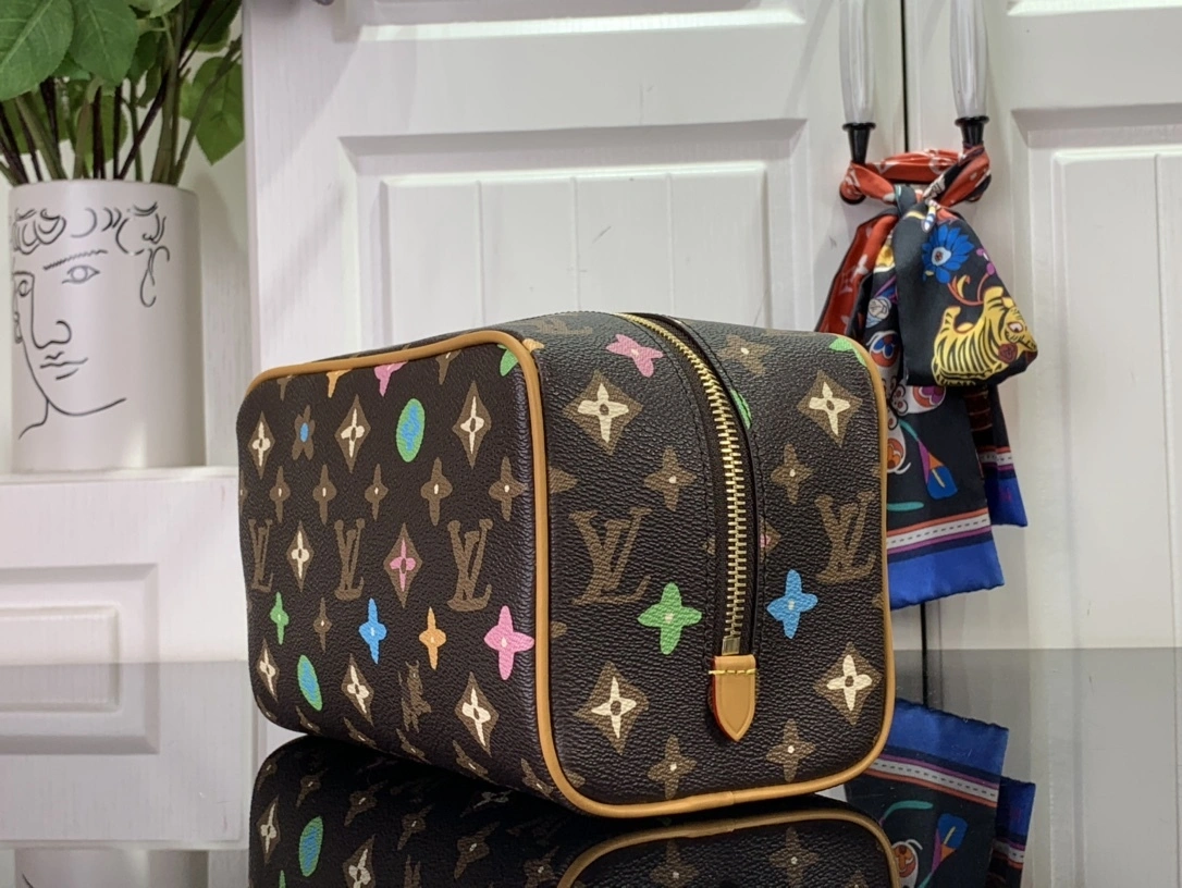 MOMO--- 8V M47069 Locker Dopp Kit Monogram Craggy item:D-B174E1717