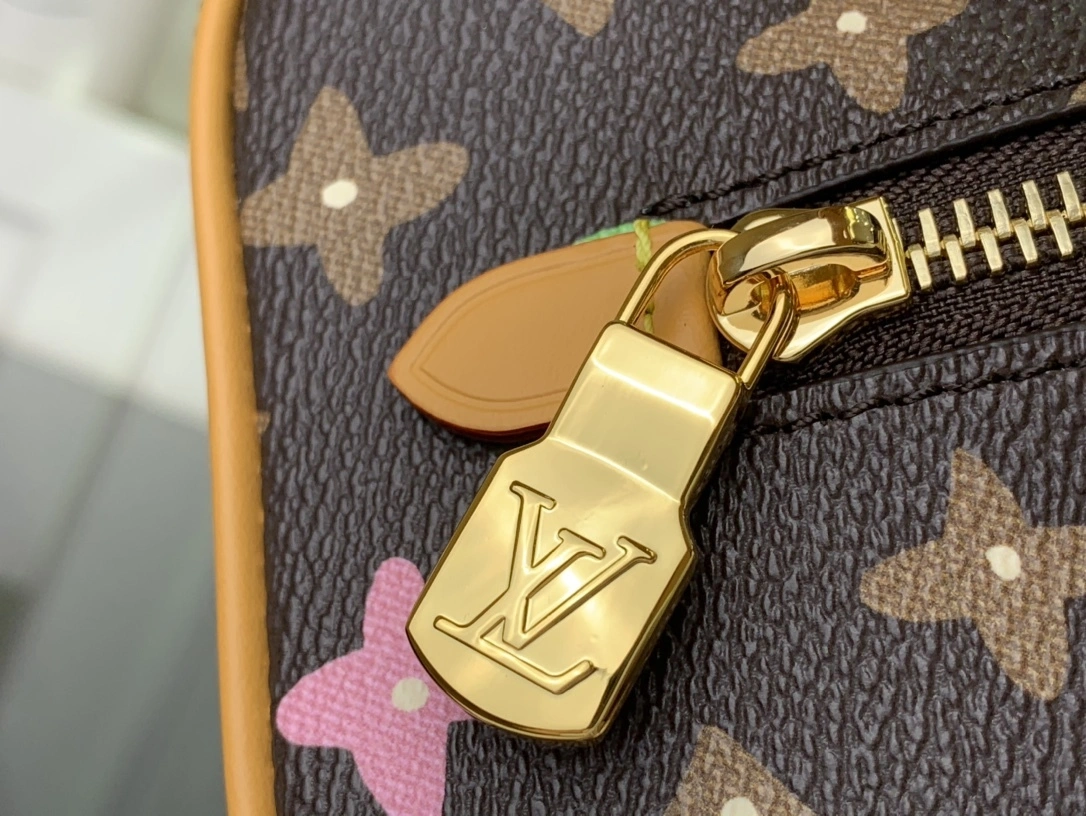 MOMO--- 8V M47069 Locker Dopp Kit Monogram Craggy item:D-B174E1717