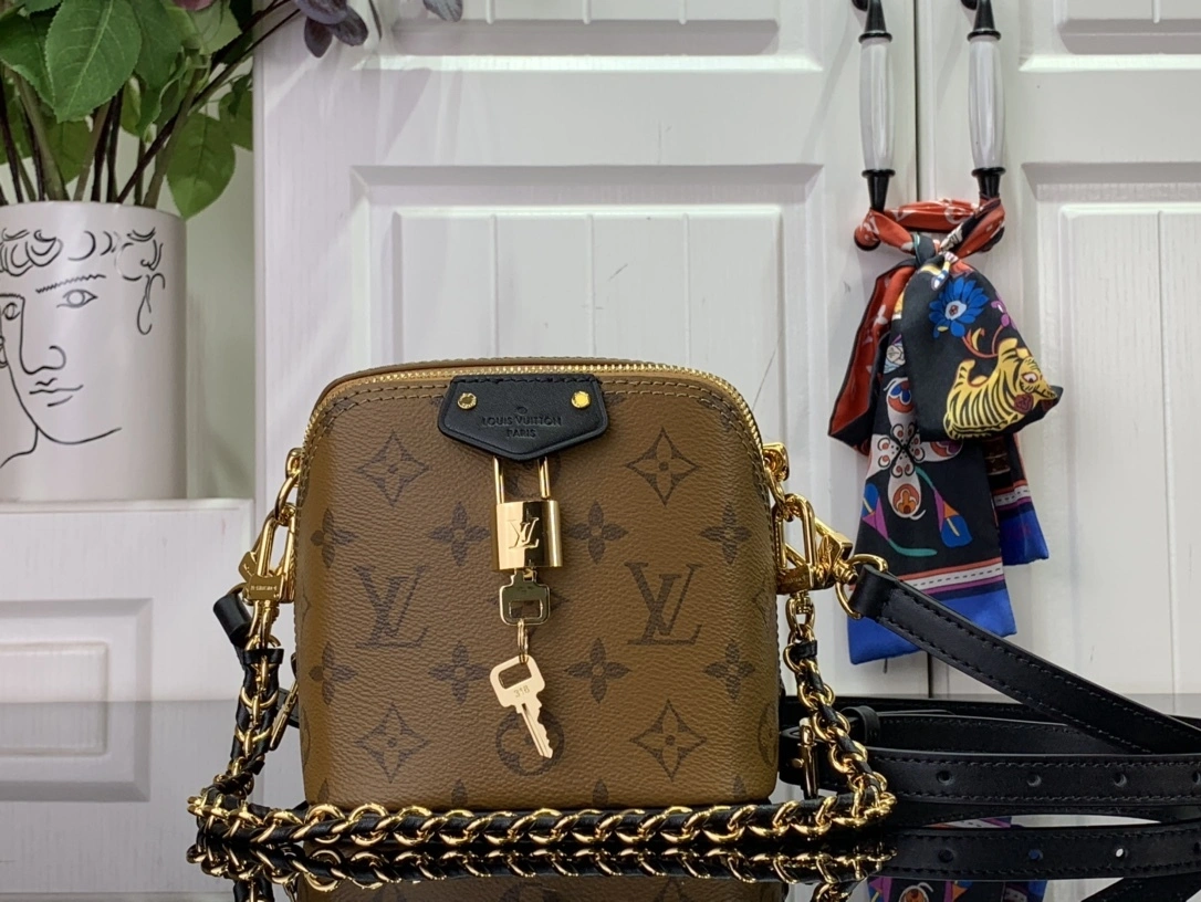 MOMO--- 8V M47162 Just In Case cowhide item:D-B174E1710