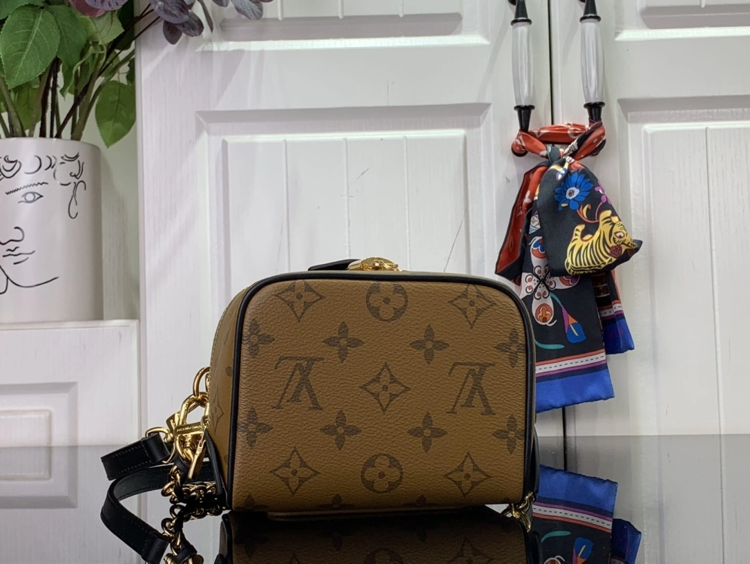 MOMO--- 8V M47162 Just In Case cowhide item:D-B174E1710