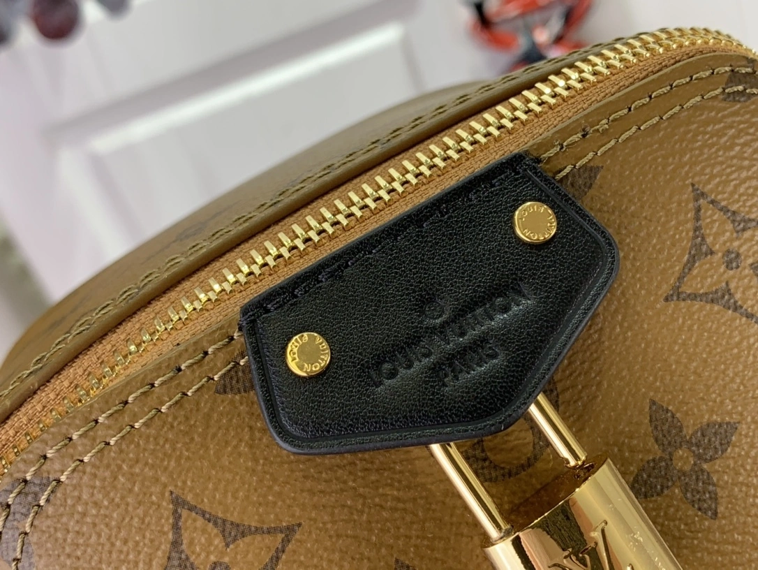 MOMO--- 8V M47162 Just In Case cowhide item:D-B174E1710