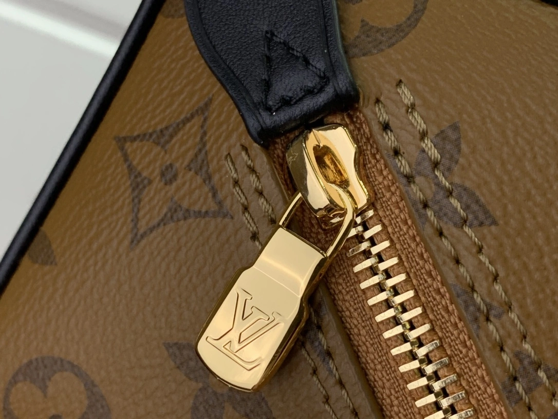 MOMO--- 8V M47162 Just In Case cowhide item:D-B174E1710