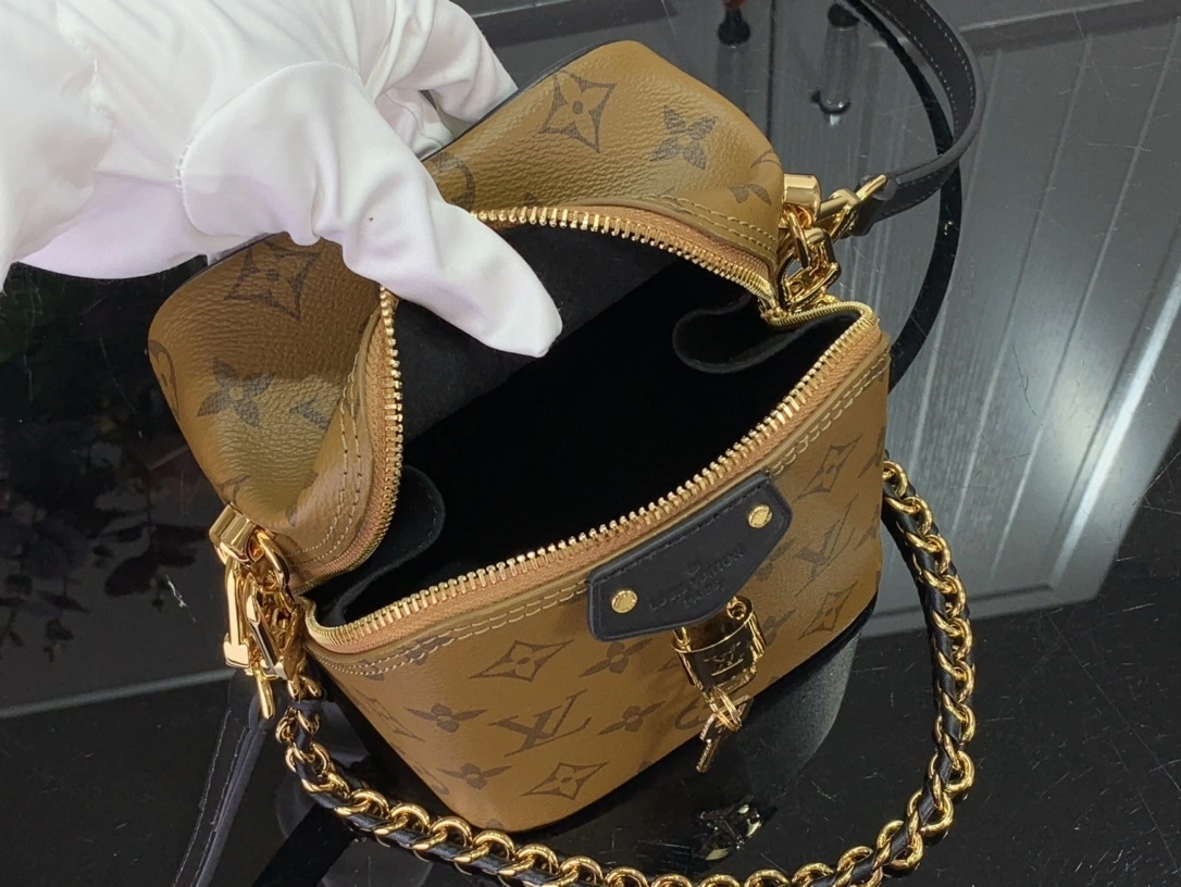 MOMO--- 8V M47162 Just In Case cowhide item:D-B174E1710