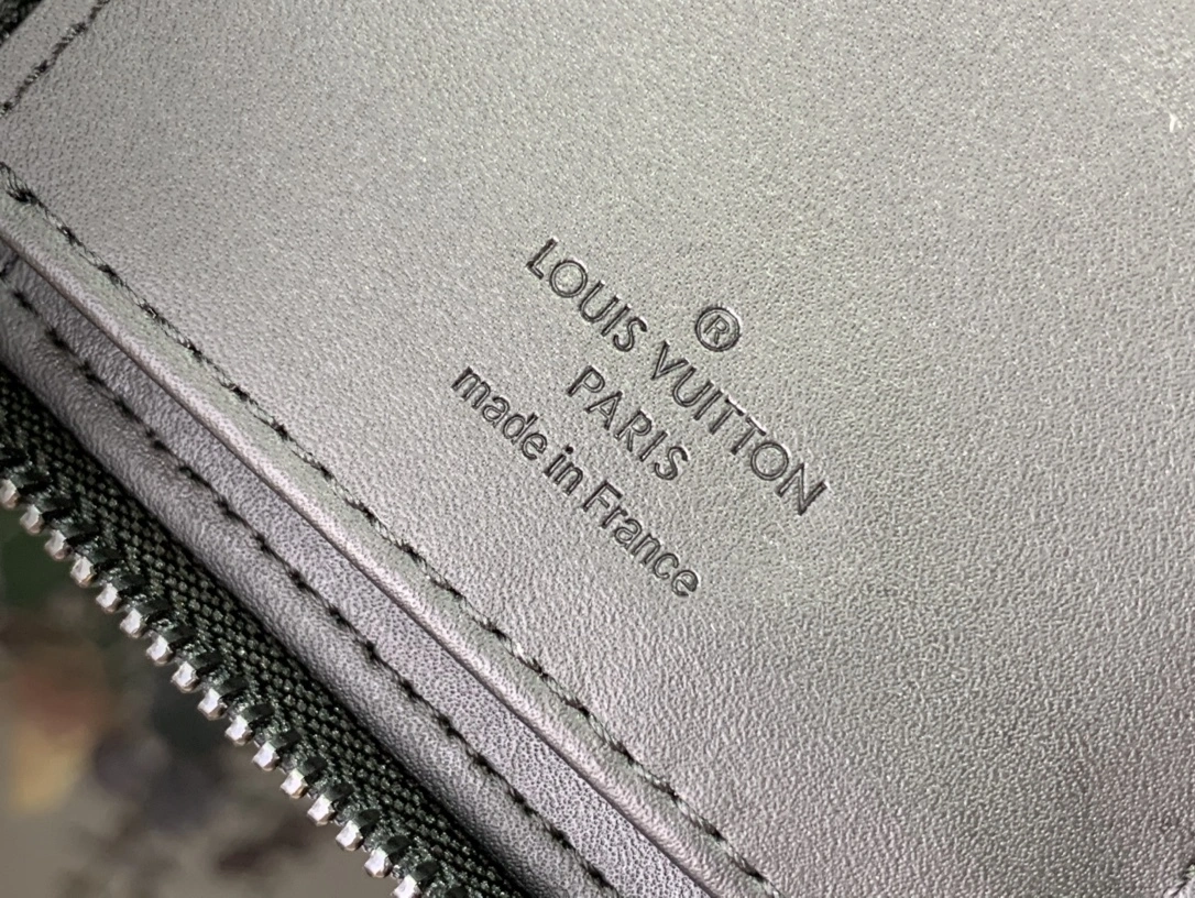 MOMO--- 8V M69047 Zippy Vertical Taurillon item:D-B174E1734