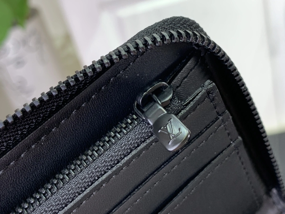 MOMO--- 8V M69047 Zippy Vertical Taurillon item:D-B174E1734