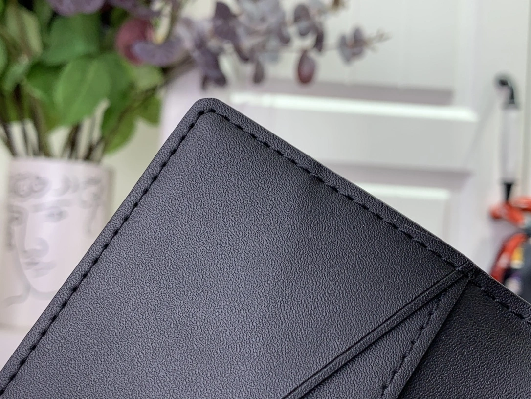 MOMO--- 8V M83330 cowhide item:D-B174E1743