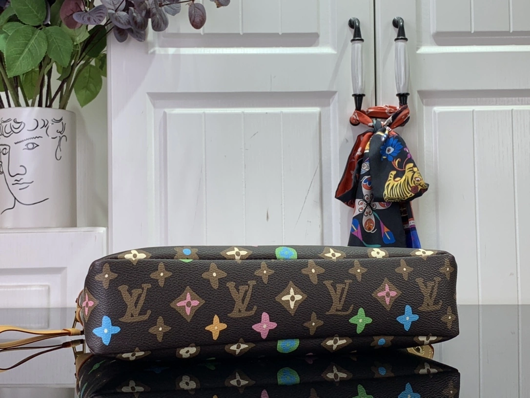 MOMO--- 8V M83568 Pochette Voyage Souple Monogram Craggy item:D-B174E1724