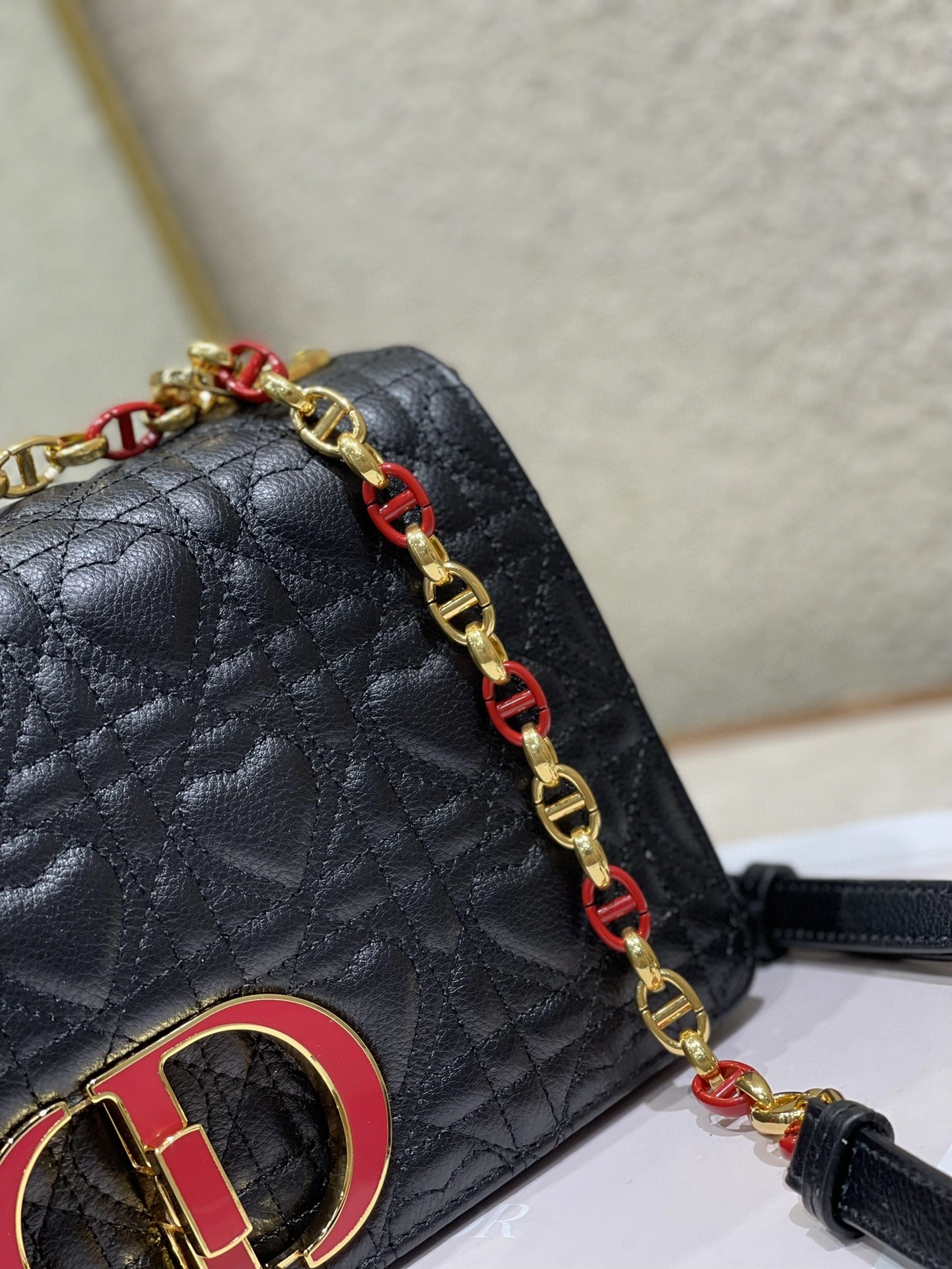 *MOMO--- 92423340 cowhide item : A-B00H2350A