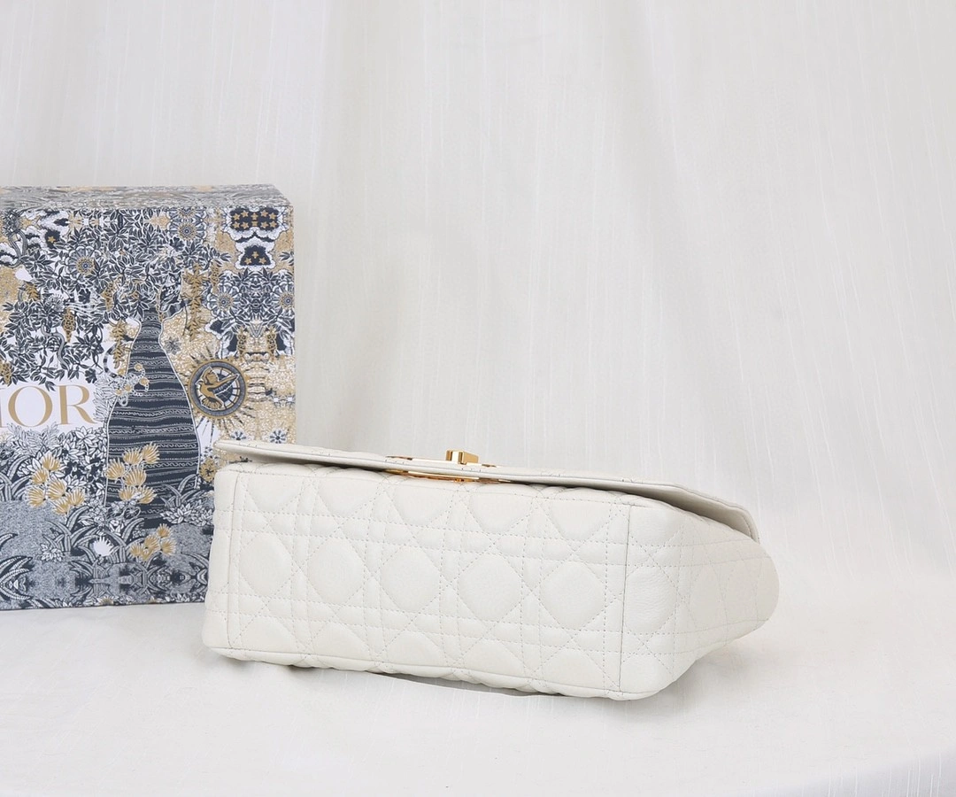 MOMO--- 9797 sheephide item : A-B00H2143A
