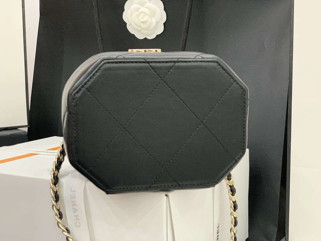 *MOMO--- AS2630 sheepskin item : 307B75G2428