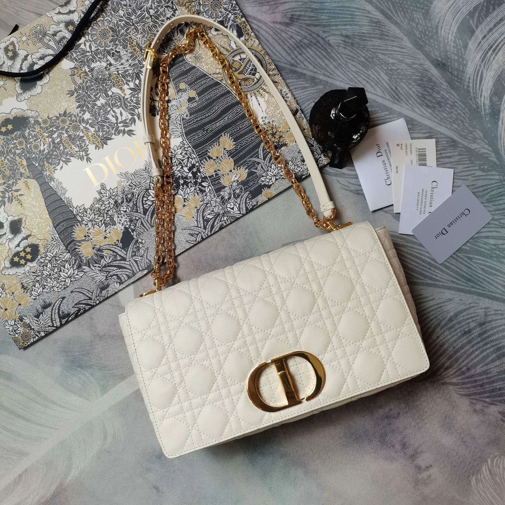 *MOMO--- CARO 9243 item :063B00E2040