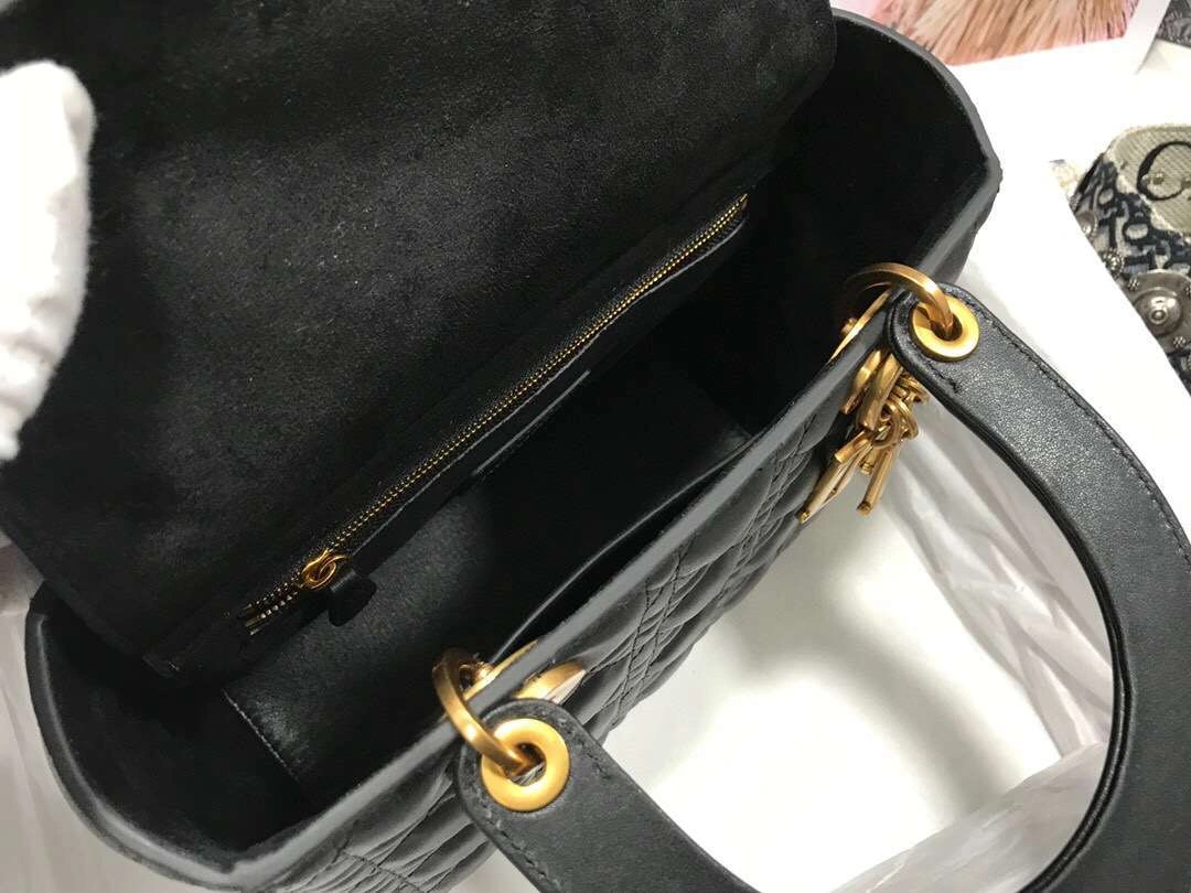 MOMO--- Calfskin M0579 item :063B00E1937