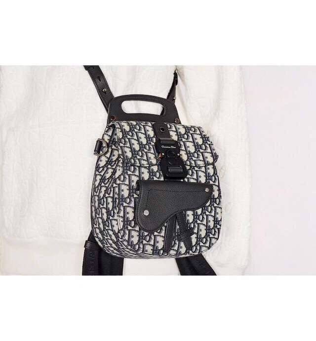 *MOMO--- Calfskin Oblique item :063B85E2010