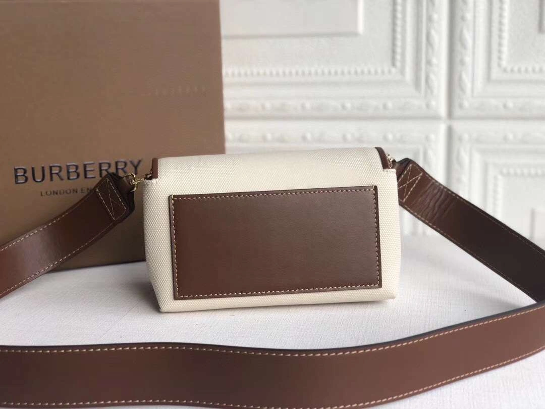 MOMO----Canvas Horseferry item : 278B40A0254