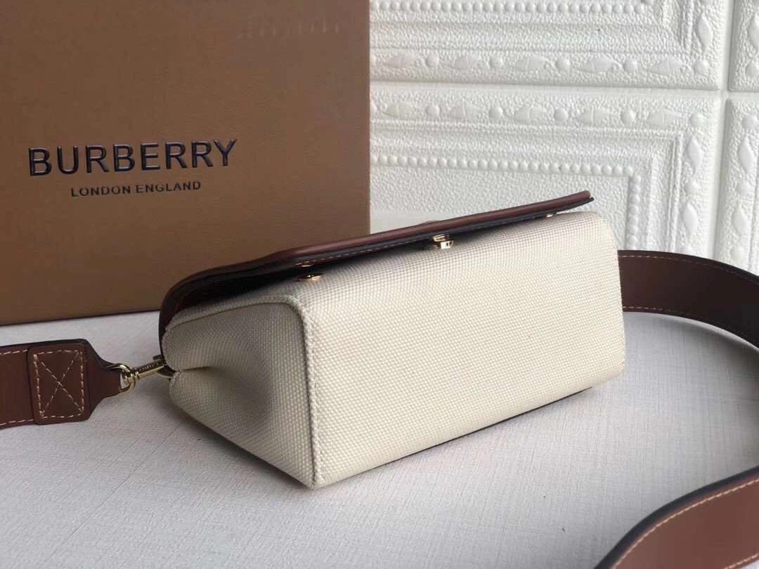 MOMO----Canvas Horseferry item : 278B40A0254