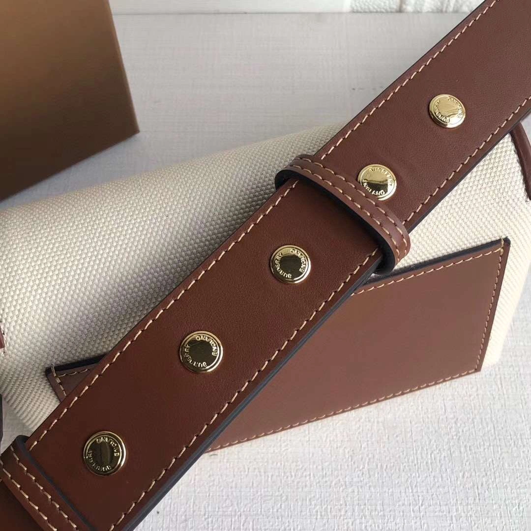 MOMO----Canvas Horseferry item : 278B40A0254