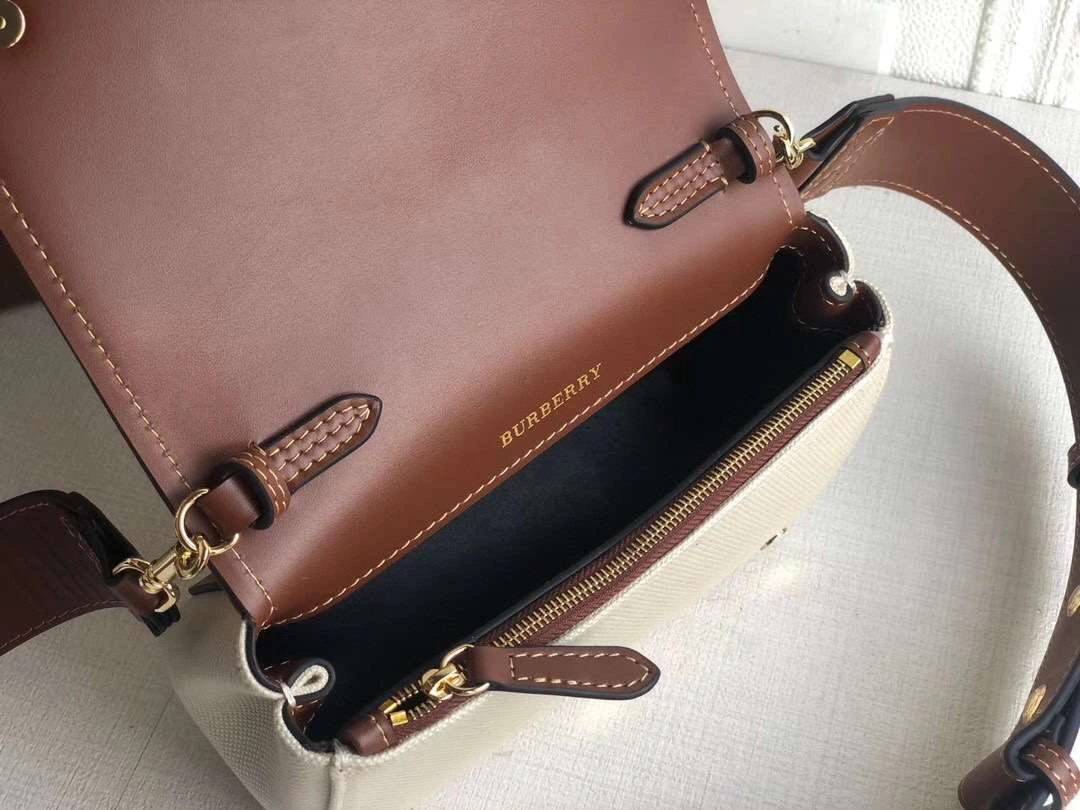 MOMO----Canvas Horseferry item : 278B40A0254