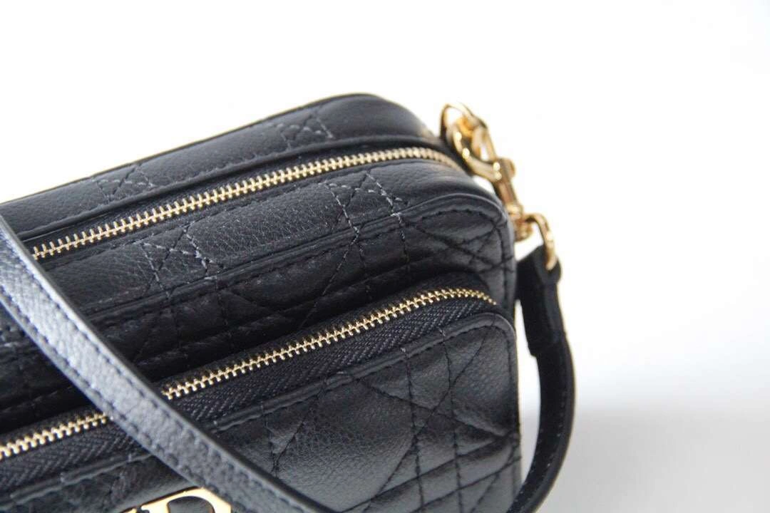 *MOMO--- Caro item :063B00E1934