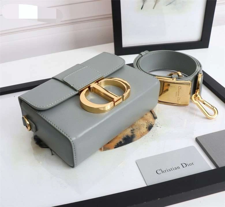 *MOMO--- D6713-1 cowhide item : A-B118H0626L