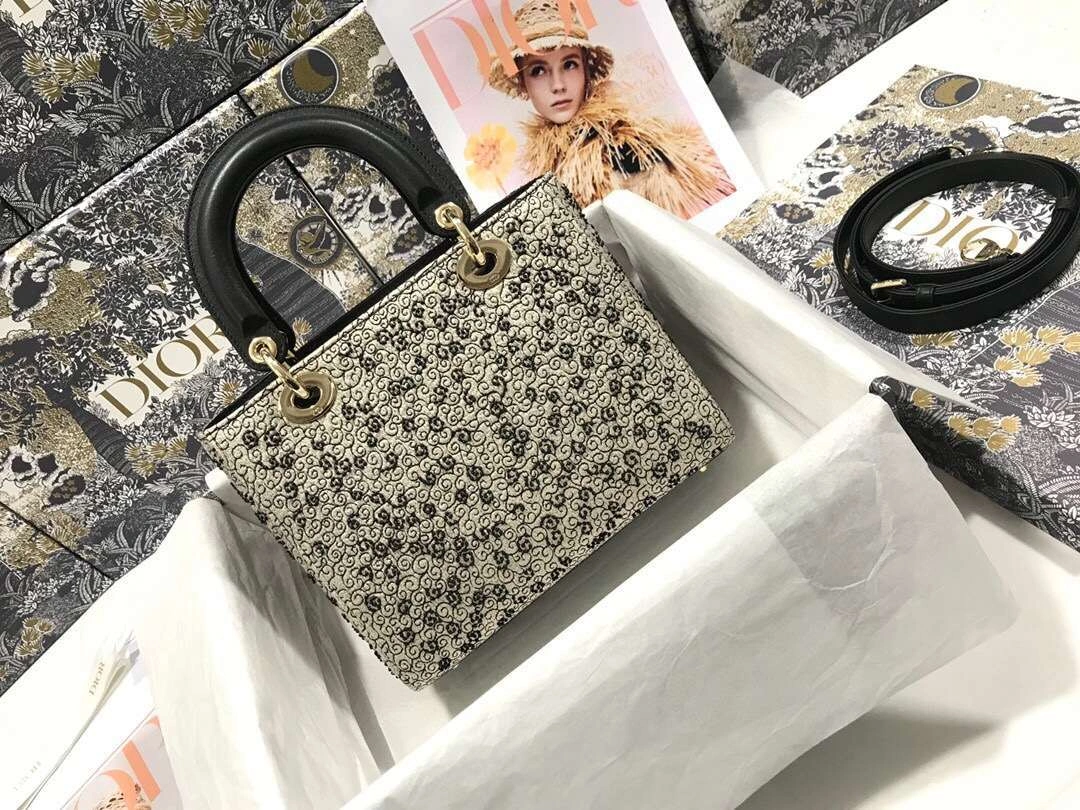 MOMO--- Lady embroidery M0565 item :063B00E2104