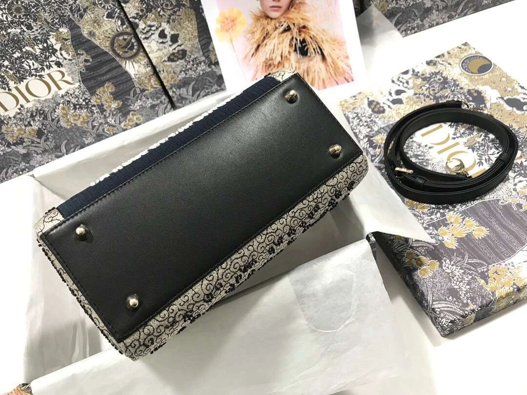 MOMO--- Lady embroidery M0565 item :063B00E2104
