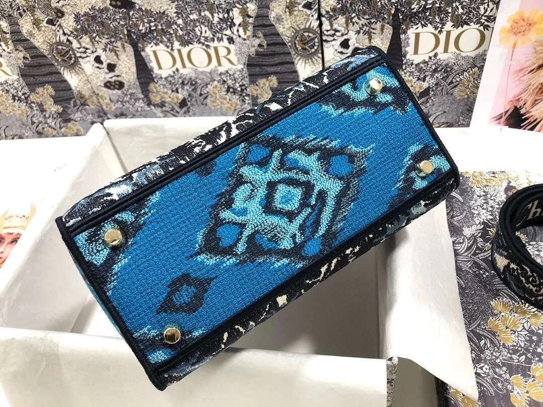 MOMO--- Lady embroidery M0565 item :063B00E2107