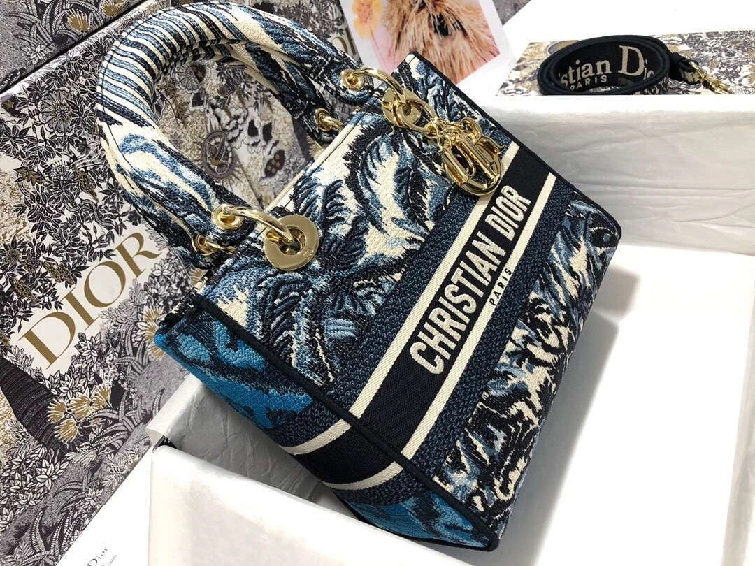 MOMO--- Lady embroidery M0565 item :063B00E2107