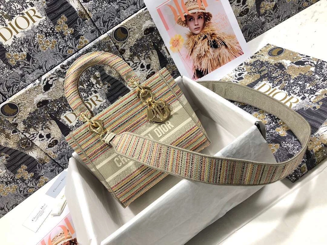MOMO--- Lady embroidery M0565 item :063B00E2111