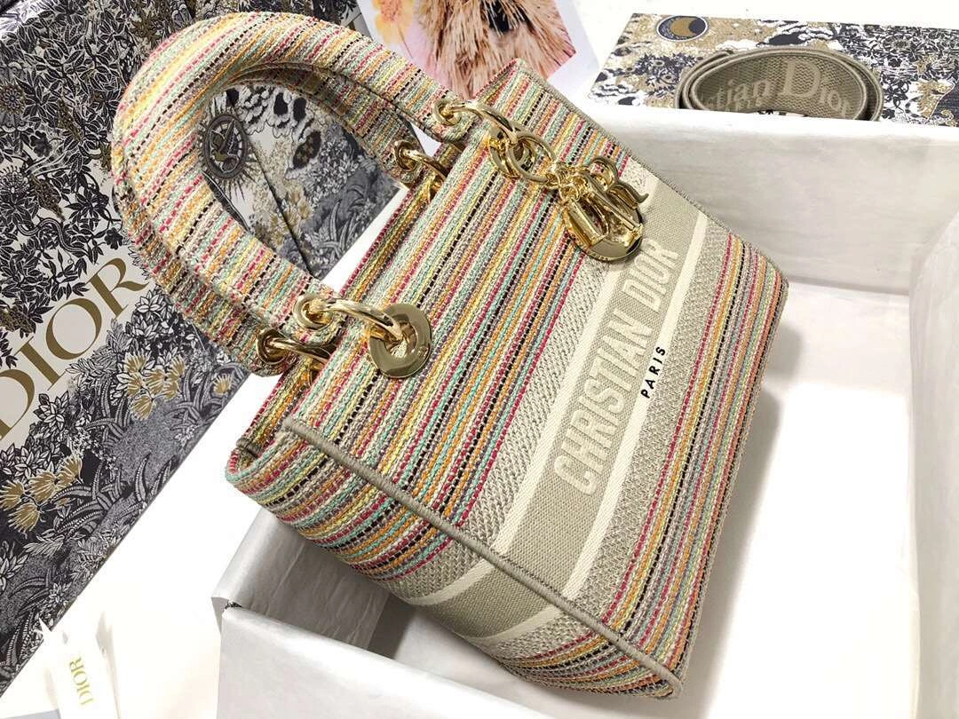 MOMO--- Lady embroidery M0565 item :063B00E2111