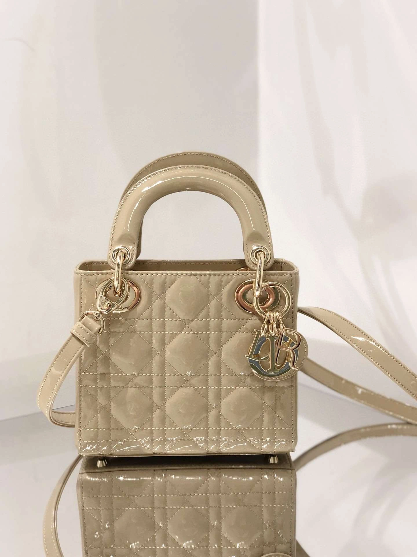 *MOMO--- M0531OWCB-M39U item : A-B00H0625L