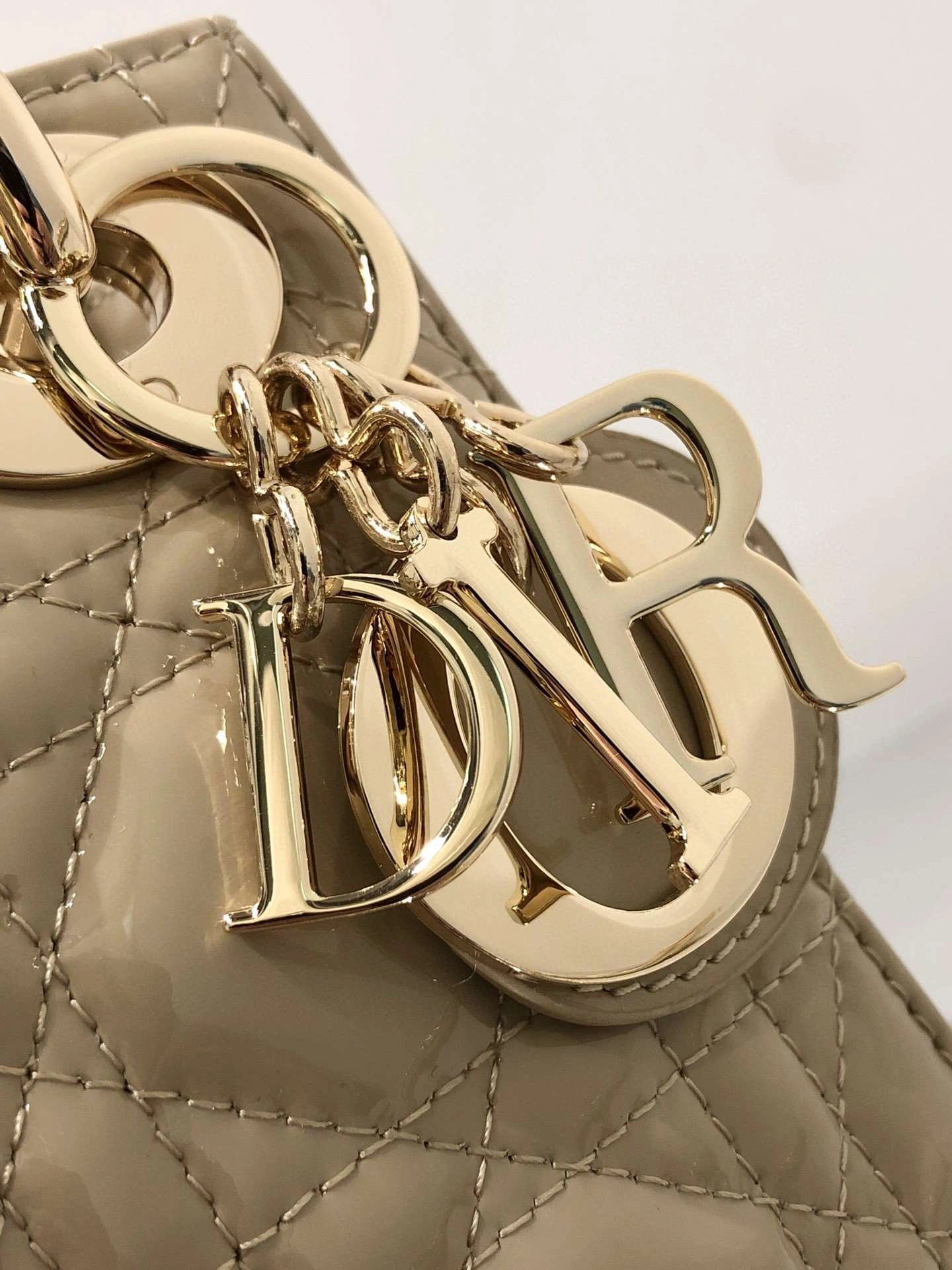 *MOMO--- M0531OWCB-M39U item : A-B00H0625L