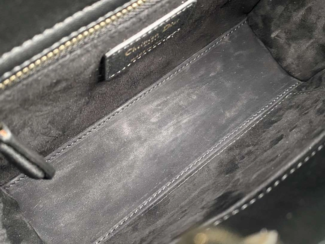 *MOMO--- M0538 sheep hide item : A-B00H0525L