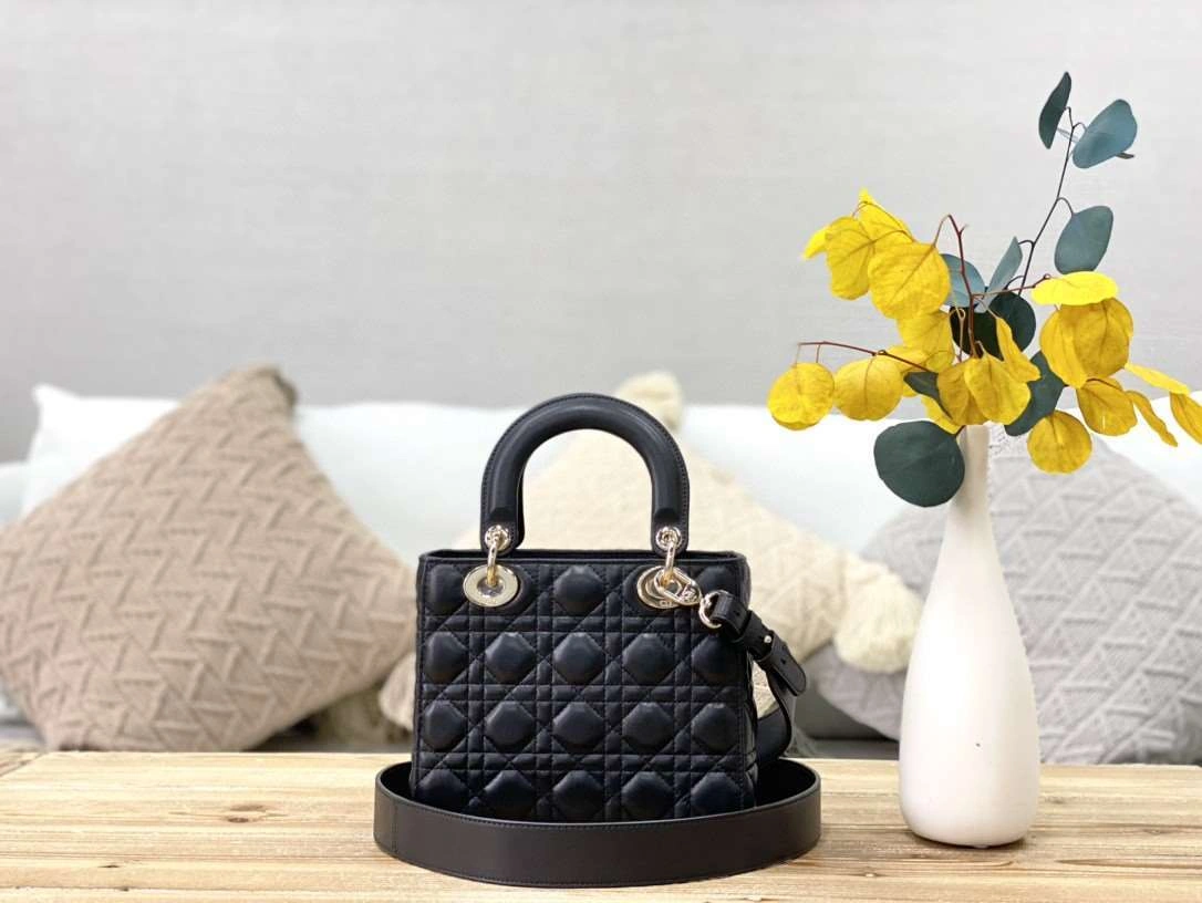 *MOMO--- M0538 sheep hide item : A-B00H0525L