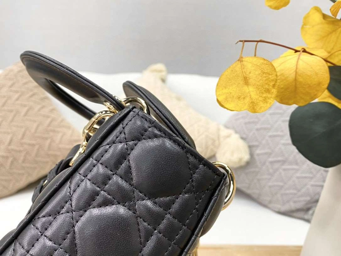 *MOMO--- M0538 sheep hide item : A-B00H0525L