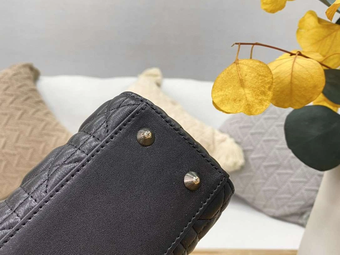 *MOMO--- M0538 sheep hide item : A-B00H0525L