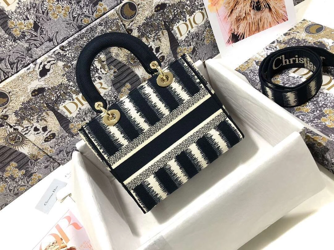 *MOMO--- M0565、2 colour item :063B00E1940-2
