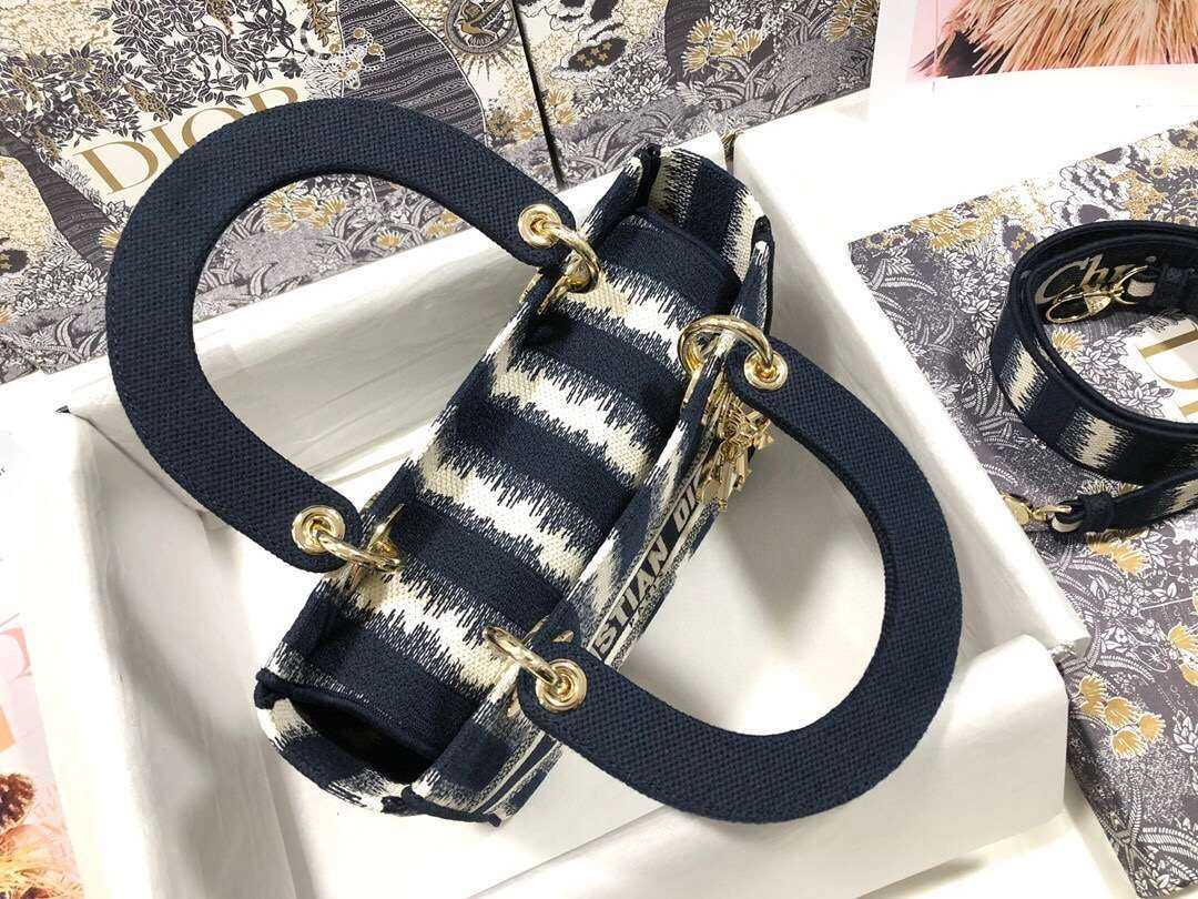 *MOMO--- M0565、2 colour item :063B00E1940-2