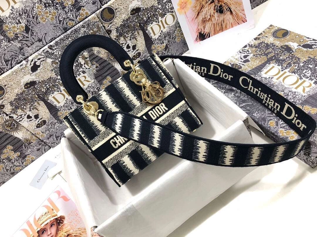 *MOMO--- M0565、2 colour item :063B00E1940-2