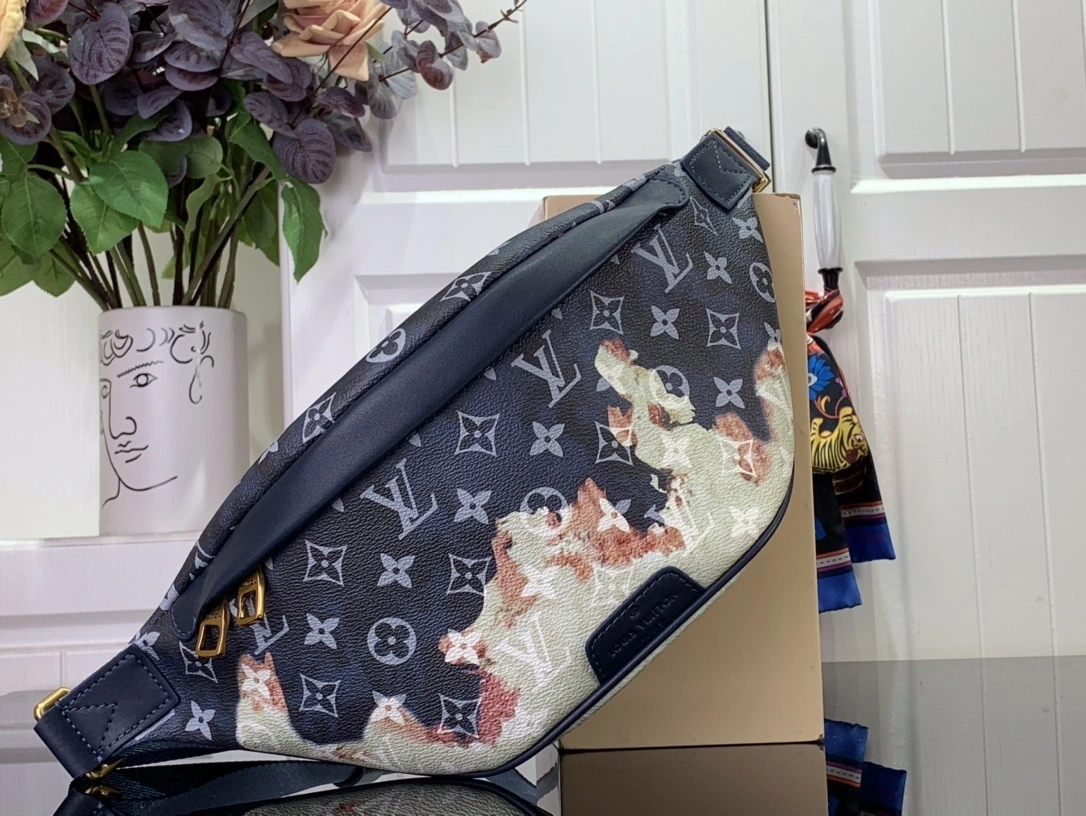 MOMO--- M23905 Discovery Monogram item:C-B063K2210R