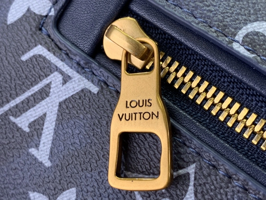 MOMO--- M23905 Discovery Monogram item:C-B063K2210R