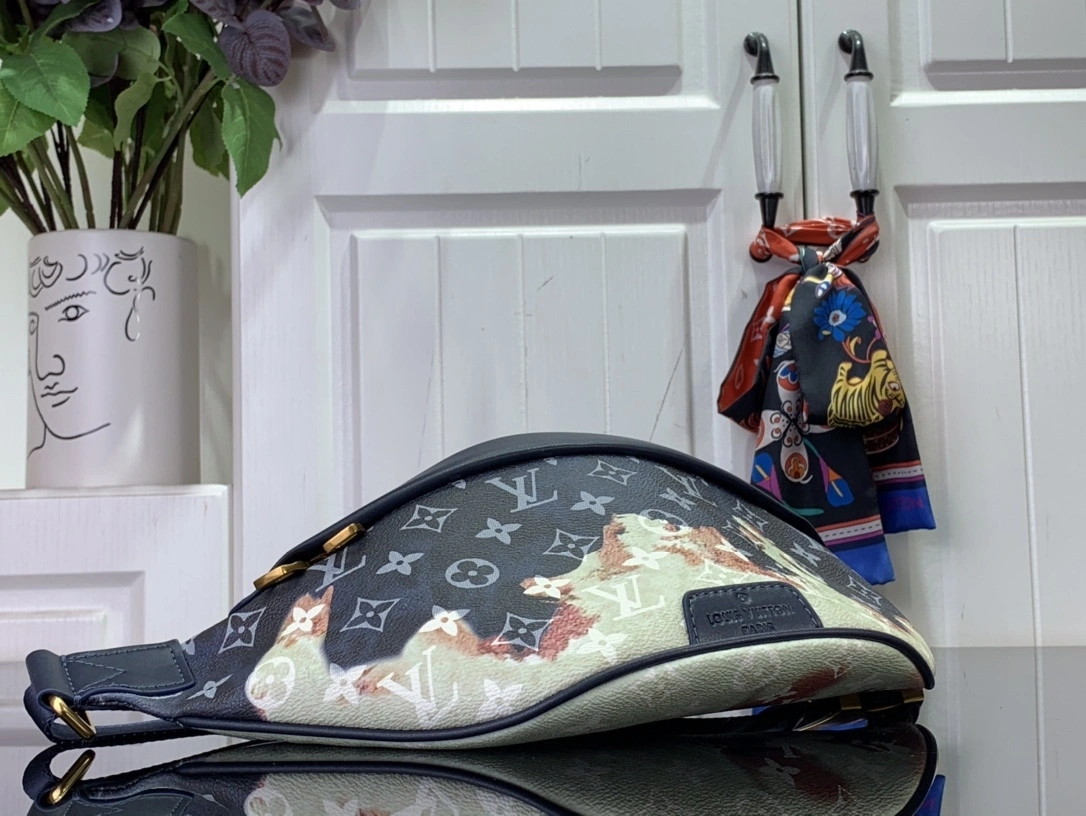 MOMO--- M23905 Discovery Monogram item:C-B063K2210R
